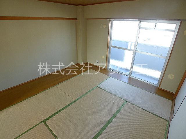 サン・コーポラス越谷　3号棟 和室6帖