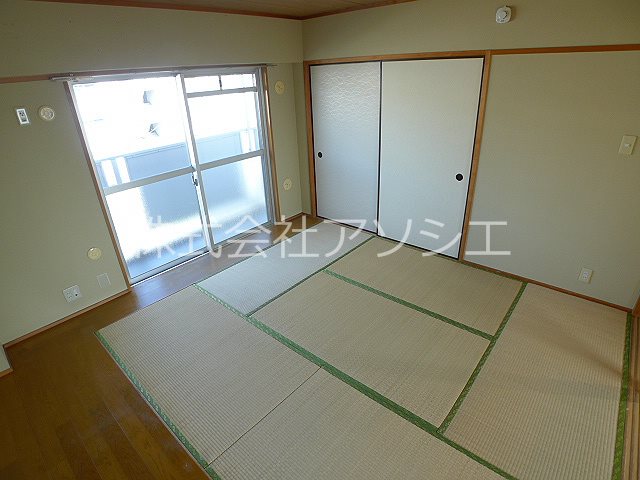 サン・コーポラス越谷　3号棟 和室6帖