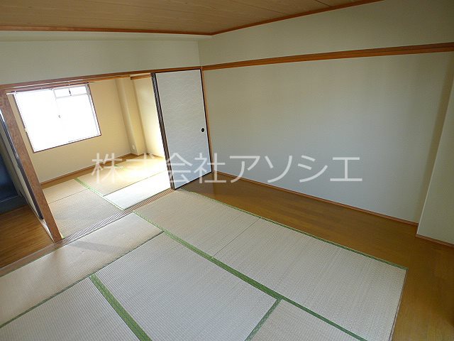 サン・コーポラス越谷　3号棟 和室6帖