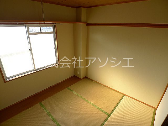 サン・コーポラス越谷　3号棟 和室4.5帖