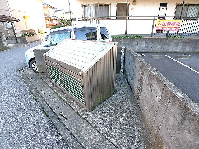 グランデール東越谷 ゴミ置場