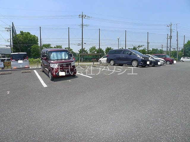 グランフェルム 駐車場