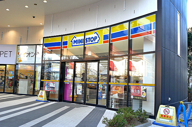 ロイジェントパークス　レイクタウン　Ⅱ　Ｈ ﾐﾆｽﾄｯﾌﾟ ｲｵﾝﾚｲｸﾀｳﾝ店