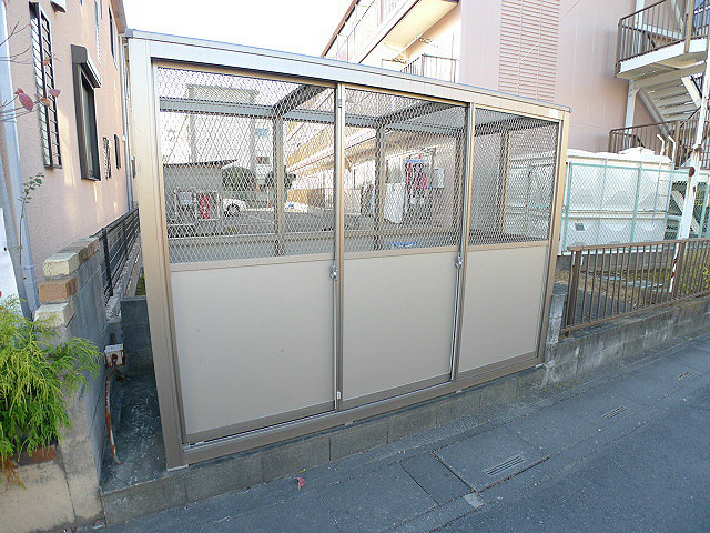 クレスト ゴミ置場