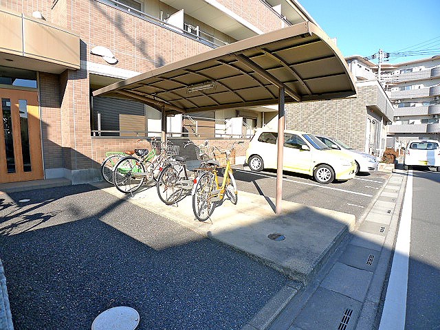 プラシード新越谷 駐輪場