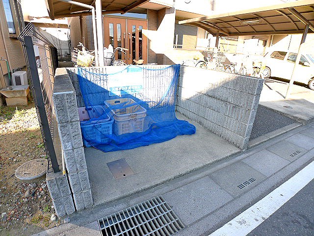 プラシード新越谷 ゴミ置場