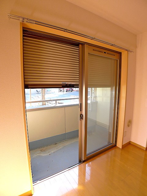 プラシード新越谷 シャッター
