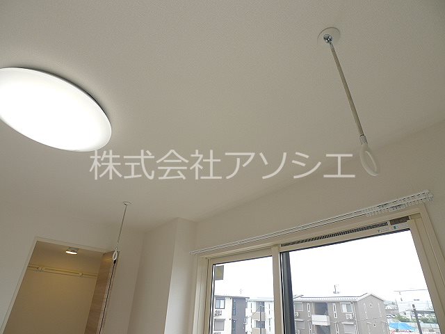 ロイジェントパークス　レイクタウン　Ⅱ　J 室内吊り戸棚
