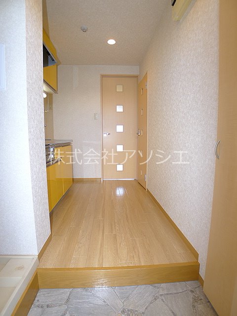 プラシード新越谷 玄関