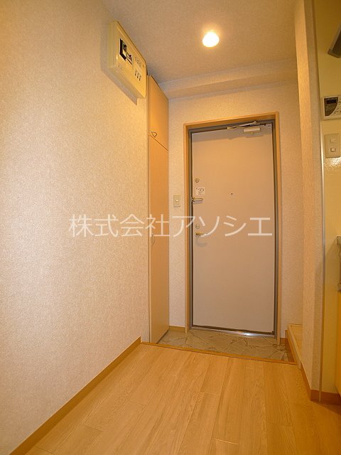 プラシード新越谷 玄関
