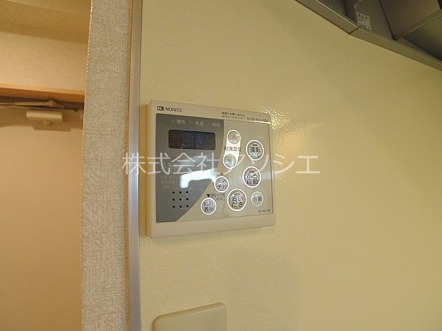 プラシード新越谷 給湯器パネル