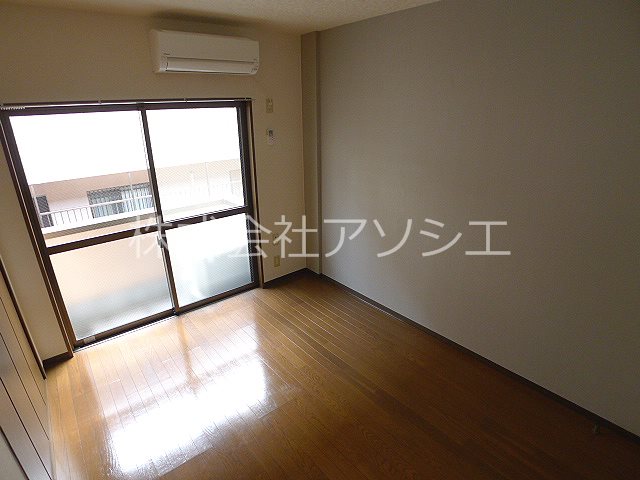 シャルマン南越谷 洋室6帖