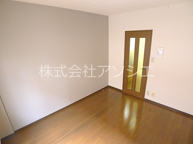 シャルマン南越谷 洋室6帖