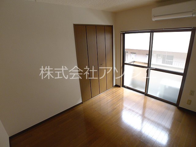 シャルマン南越谷 洋室6帖