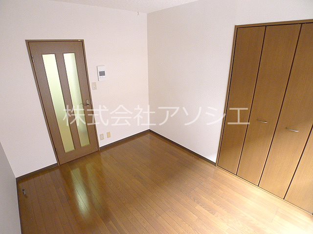 シャルマン南越谷 洋室6帖