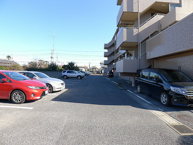 カーネリアン東越谷 駐車場