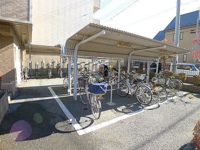 カーネリアン東越谷 駐輪場