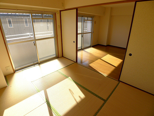 カーネリアン東越谷 和室6帖