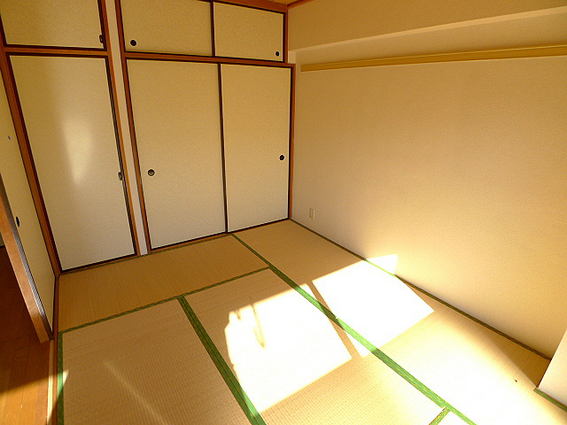 カーネリアン東越谷 和室6帖
