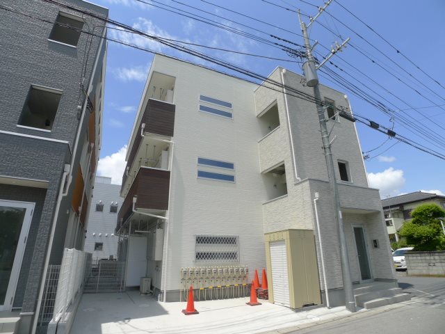 ウエストガーデン吉川木売のご紹介は住まいの窓口　アソシエにお任せ下さい。
