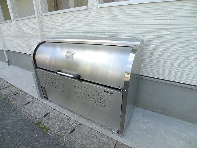ウエストガーデン吉川木売 ゴミ置き場