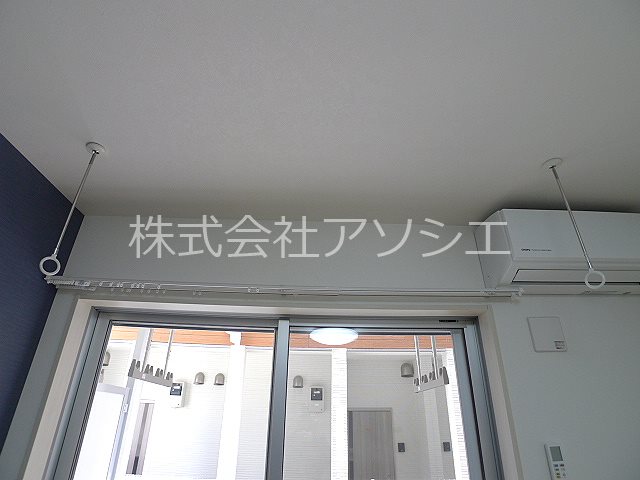 ウエストガーデン吉川木売 室内物干し