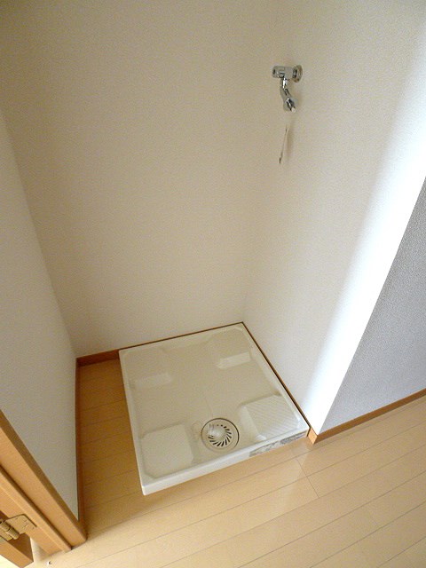 ガーデンヒルズ越谷 洗濯機置場