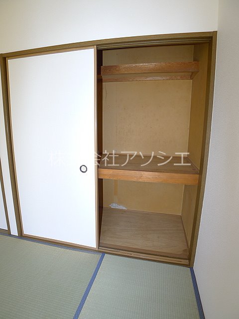 サンハイム一柳 押入れ収納