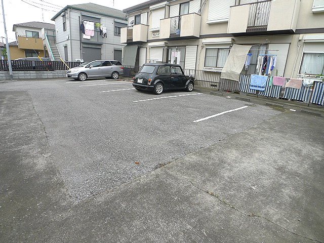 サンハイム一柳 駐車場