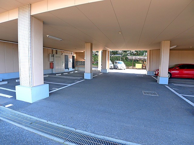 グランディールYOKOYAMA　Ⅱ 駐車場