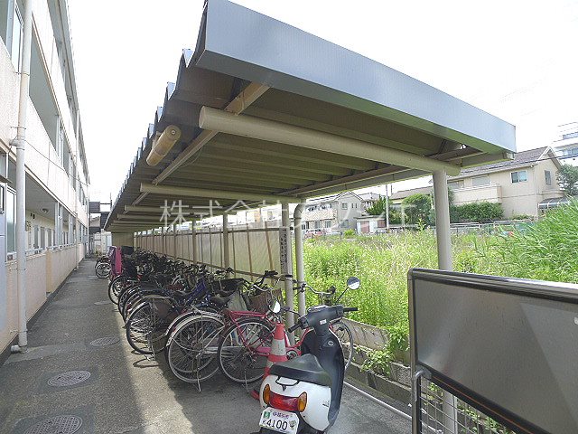 越谷レジデンス 駐輪場