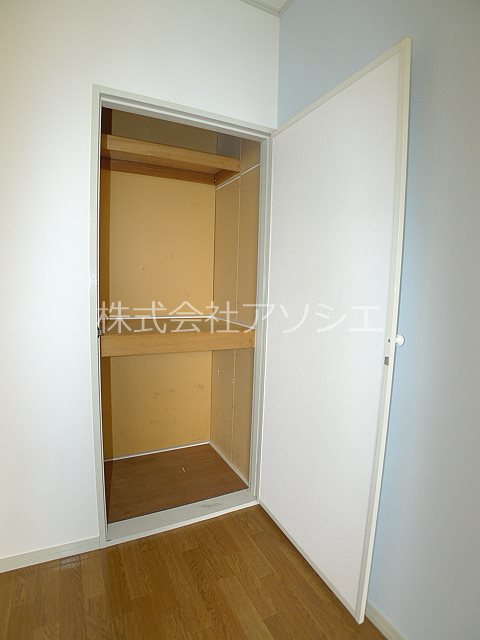 ヒルズ花田壱番館 収納