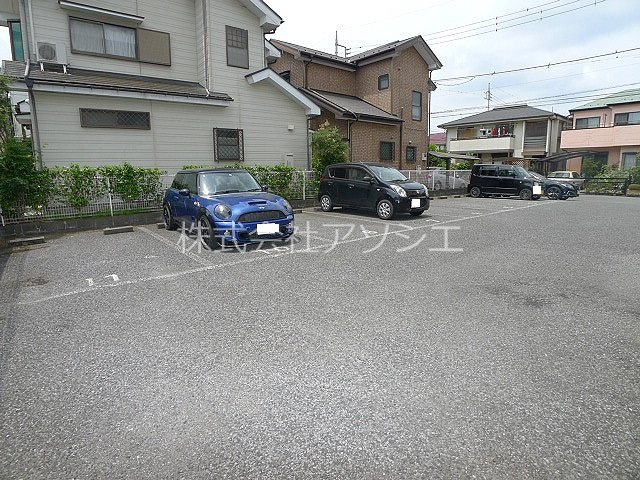 ヒルズ花田壱番館 駐車場