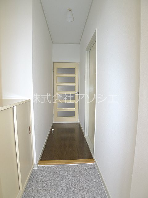 ヒルズ花田壱番館 玄関