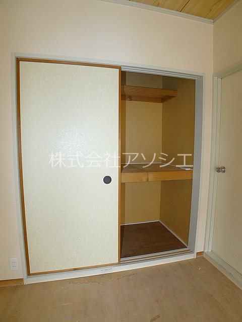 ヒルズ花田壱番館 押入れ収納