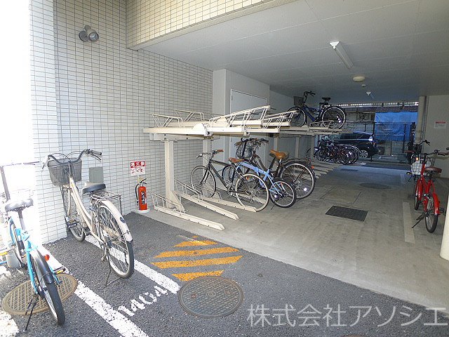 ライブコート草加 駐輪場