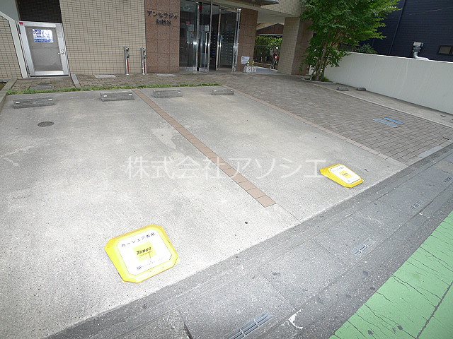 アンセラジオ新越谷 駐車場