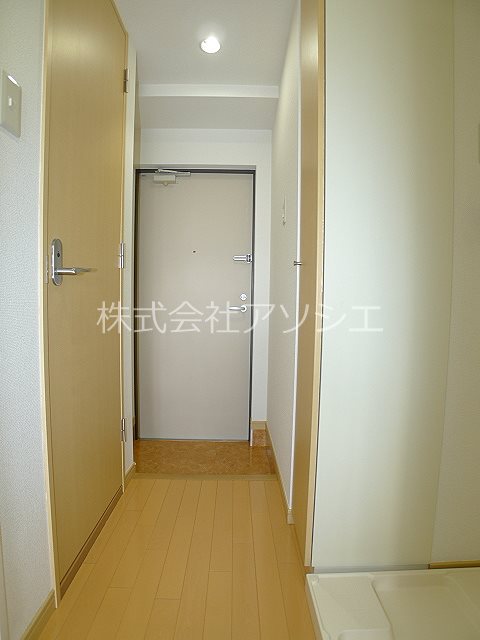 アンセラジオ新越谷 玄関