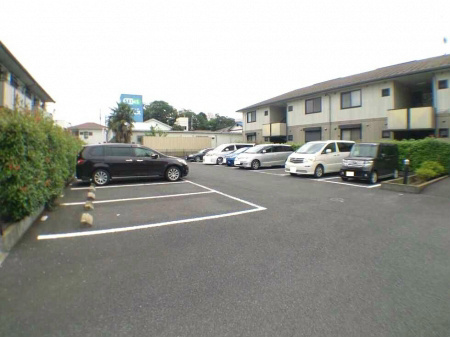 リヴィエールⅡ（春日部市） 駐車場