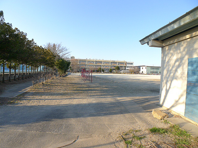 カーネリアン東越谷 越谷市立東越谷小学校