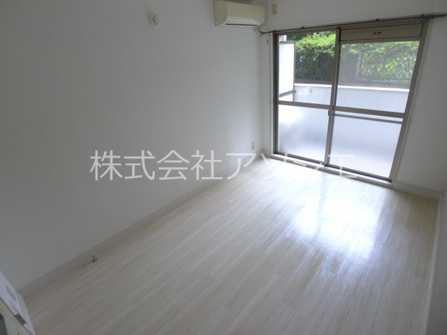 ジュネパレス越谷 洋室6帖