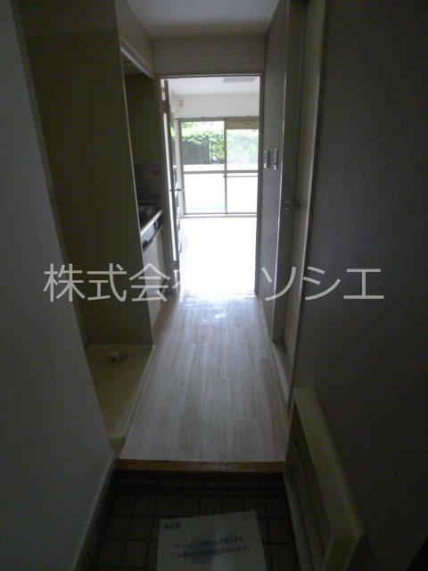 ジュネパレス越谷 玄関
