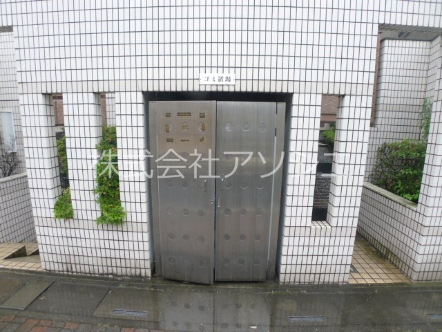 ジュネパレス越谷 ごみ集積場