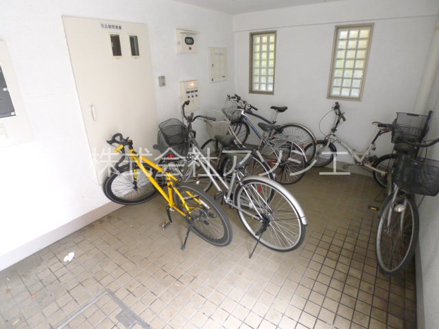 ジュネパレス越谷 自転車置場