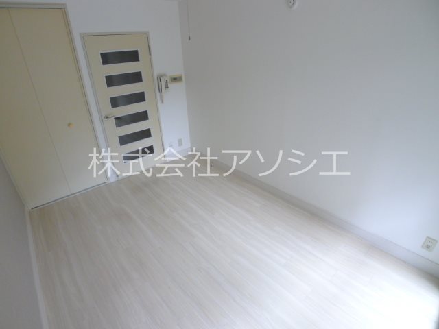 ジュネパレス越谷 洋室6帖