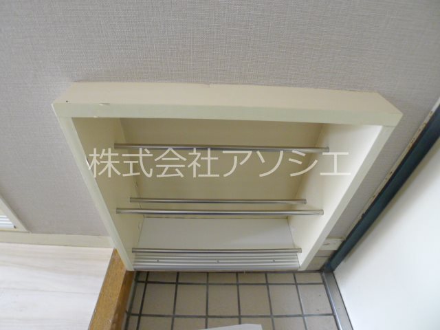 ジュネパレス越谷 シューズボックス