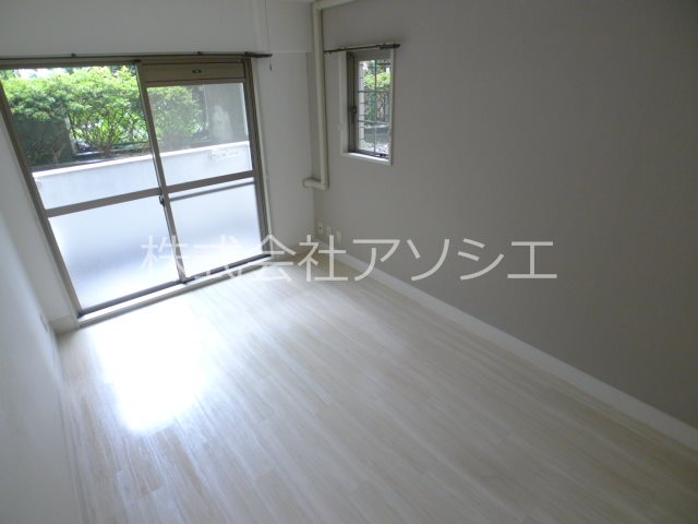 ジュネパレス越谷 洋室6帖