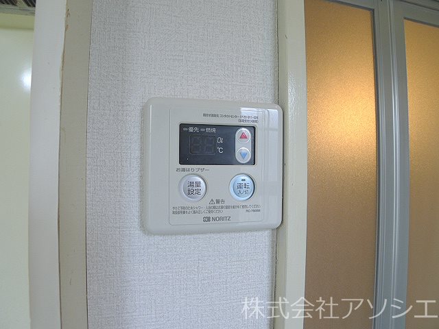 ゼフィランサス吉川 給湯器パネル