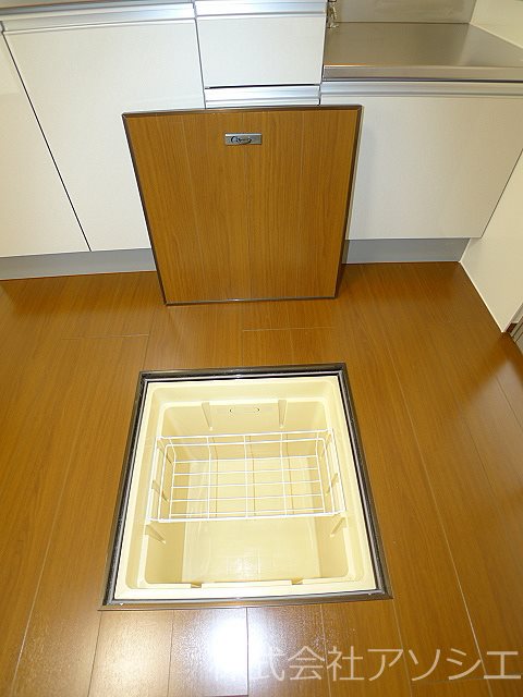 アドミラブール 床下収納