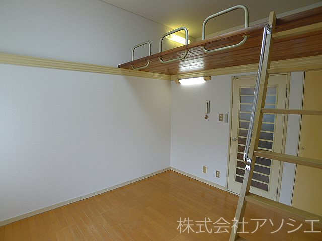 レオパレス南越谷 リビング